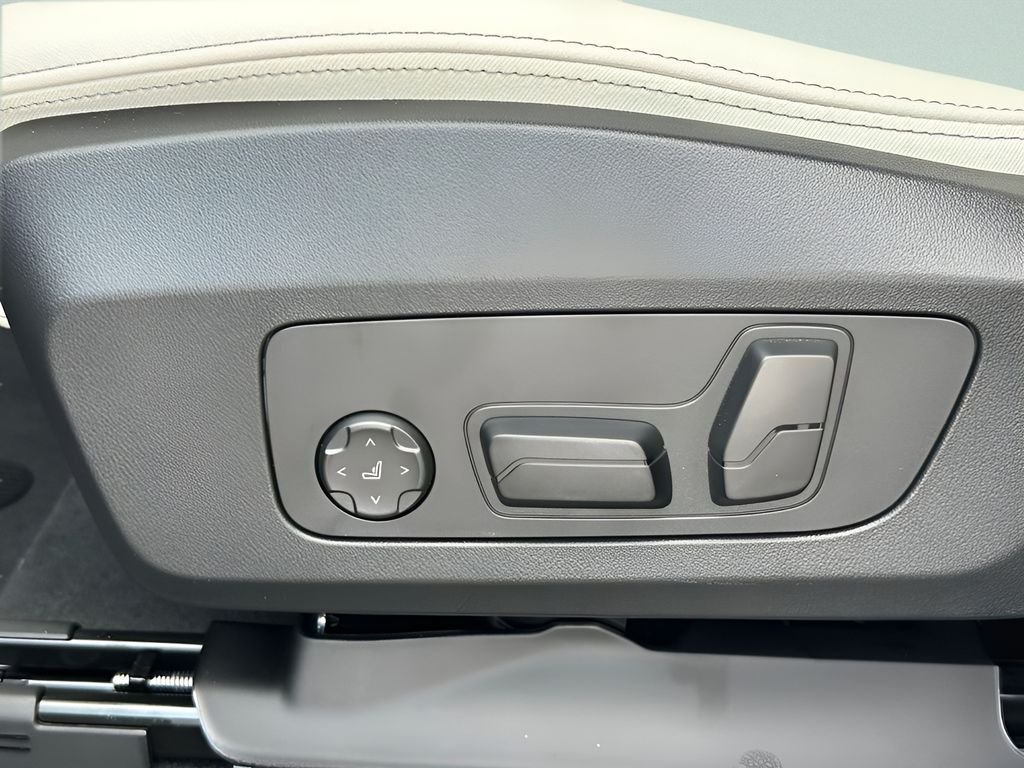 New 2026 Cape York Green Metallic BMW xDrive28i image 11