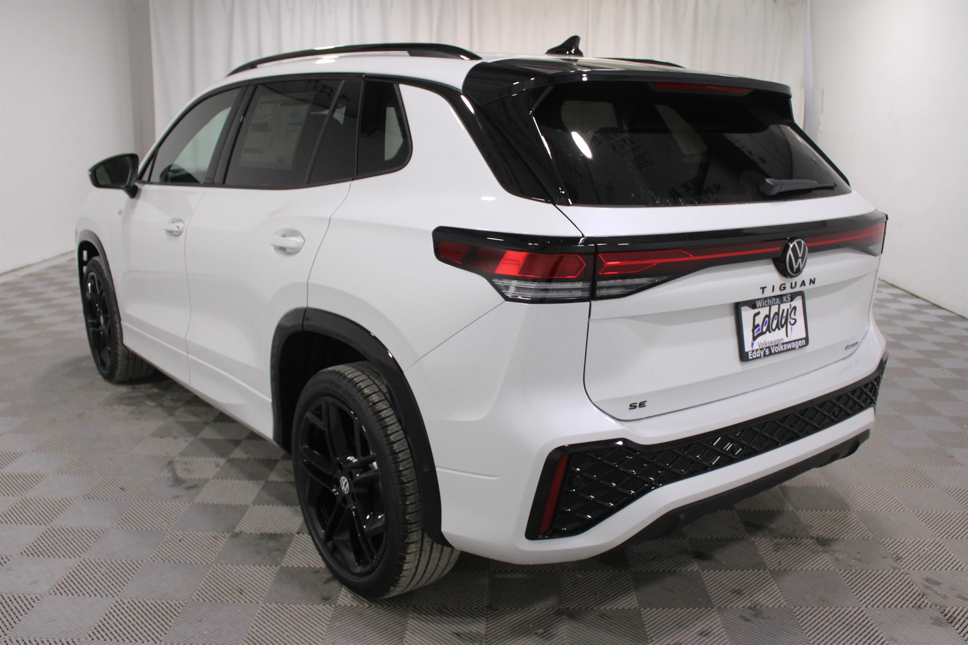 New 2026 Opal White Pearl Volkswagen SE R-Line Black image 28