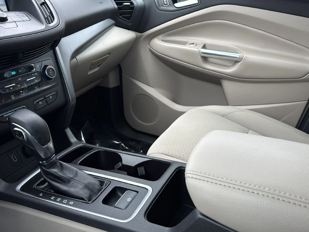Used 2018 White Gold Metallic Ford SE image 15