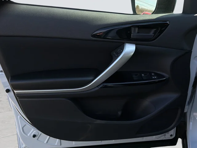New 2026 White Mitsubishi LE image 14