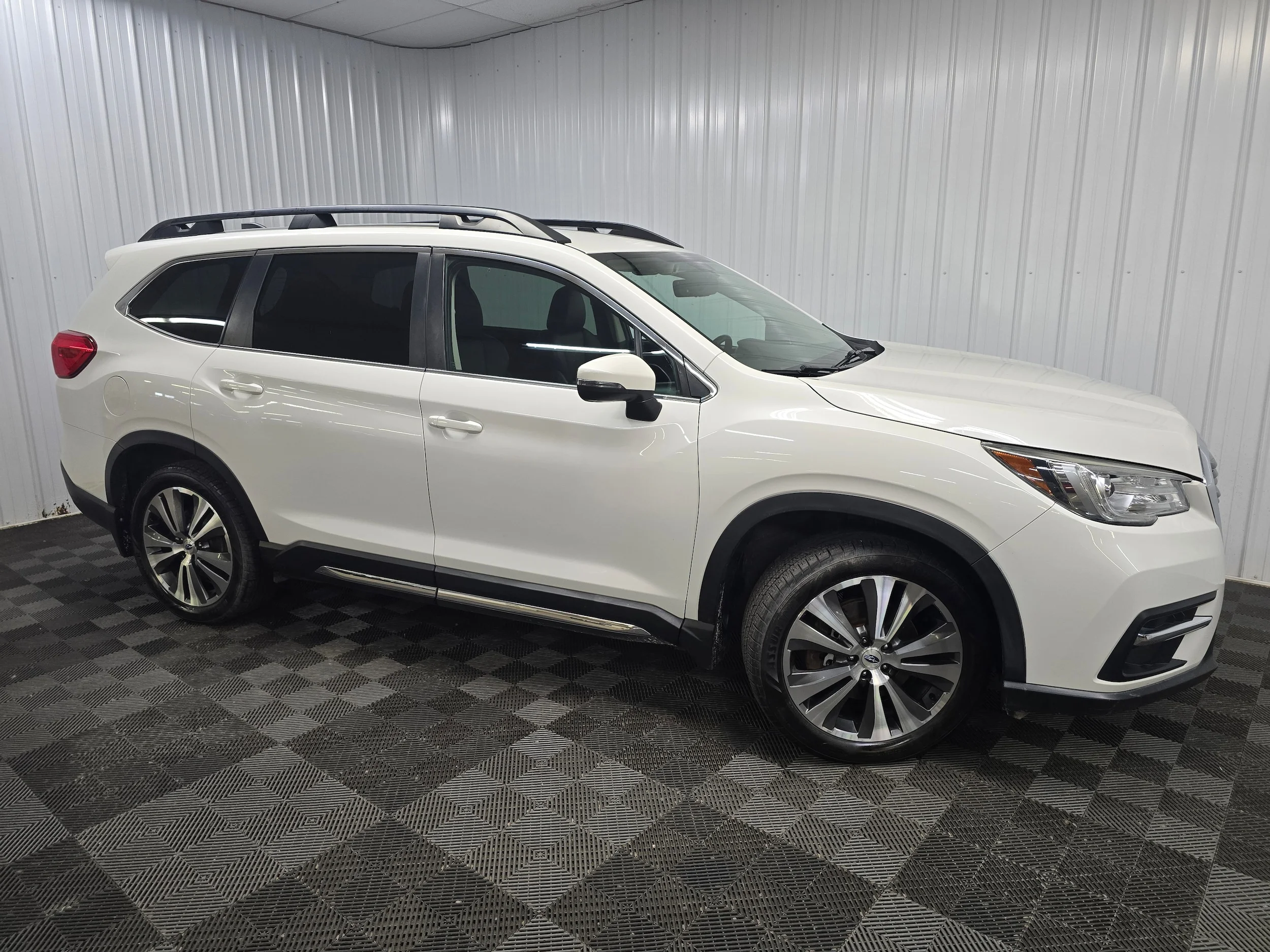 Used 2019 Crystal White Pearl Subaru Limited 7-Passenger image 7