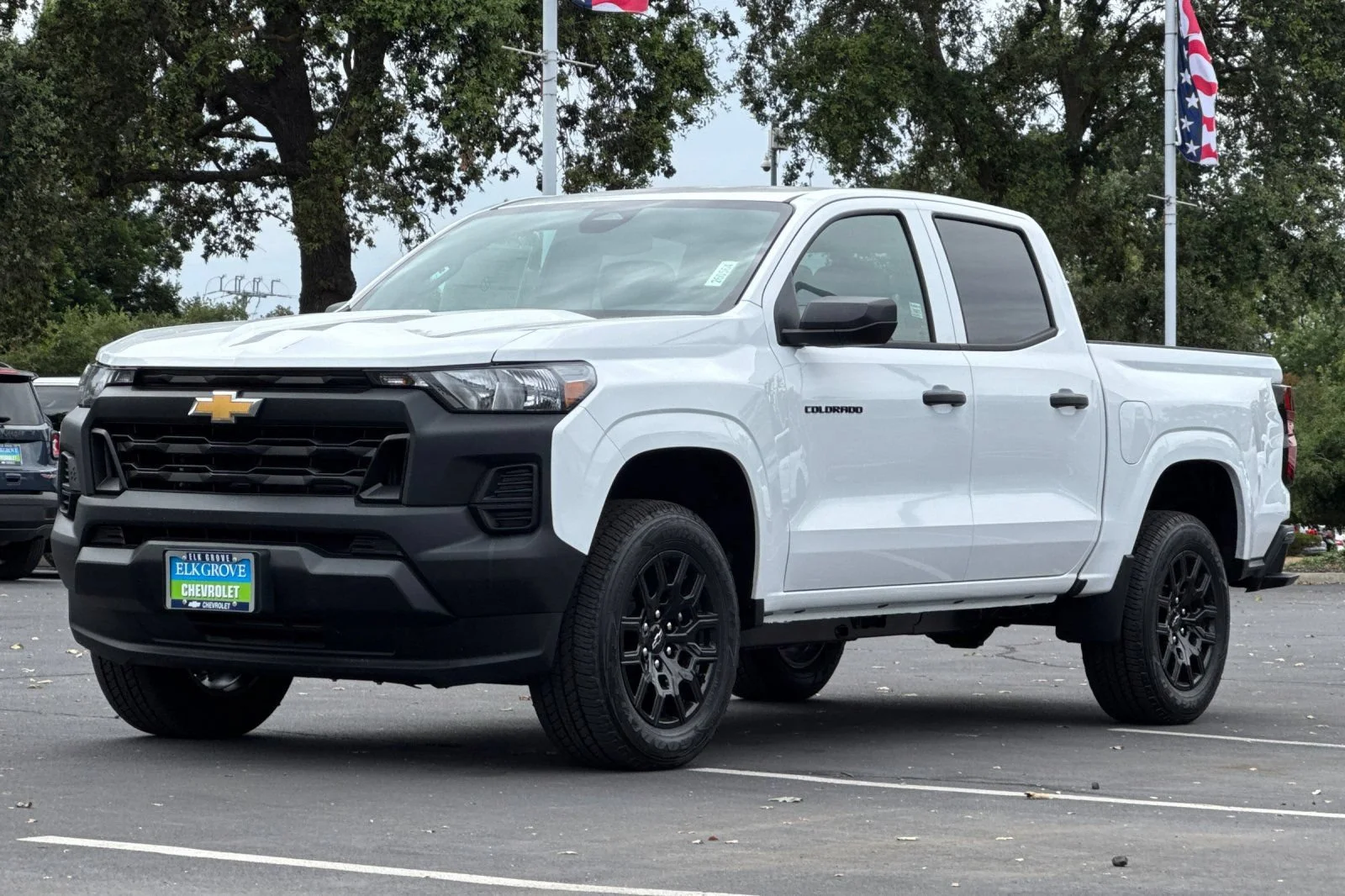 New 2026 Summit White Chevrolet WT image 7