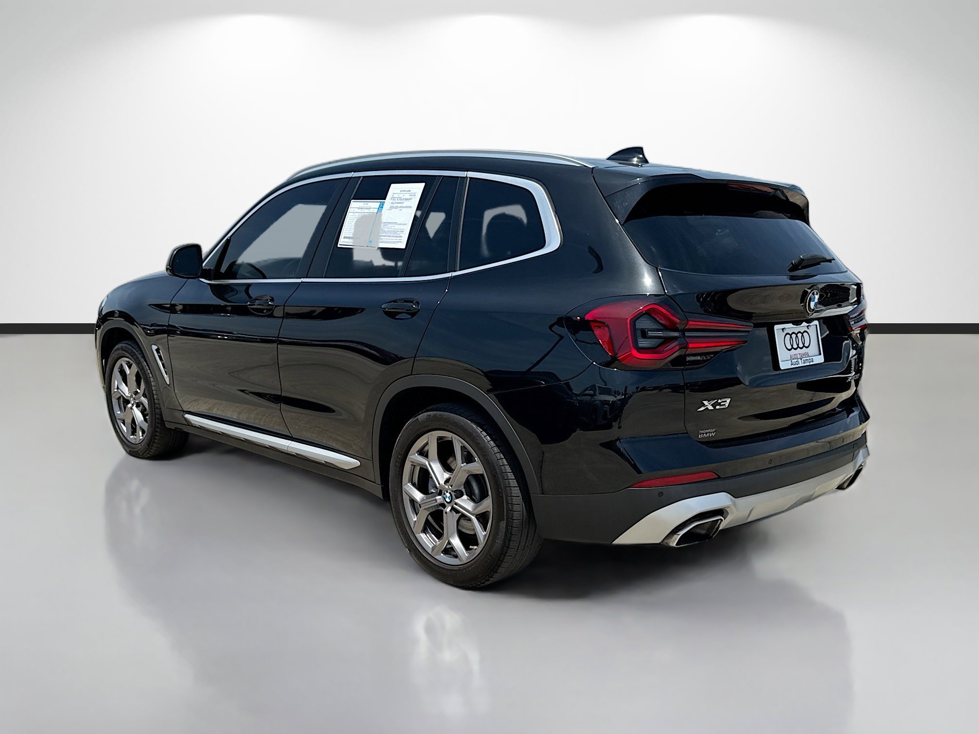 Used 2022 Black Sapphire Metallic BMW xDrive30i image 5