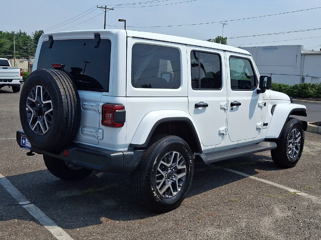 Used 2025 White Jeep 4-Door Sahara 4x4 image 12