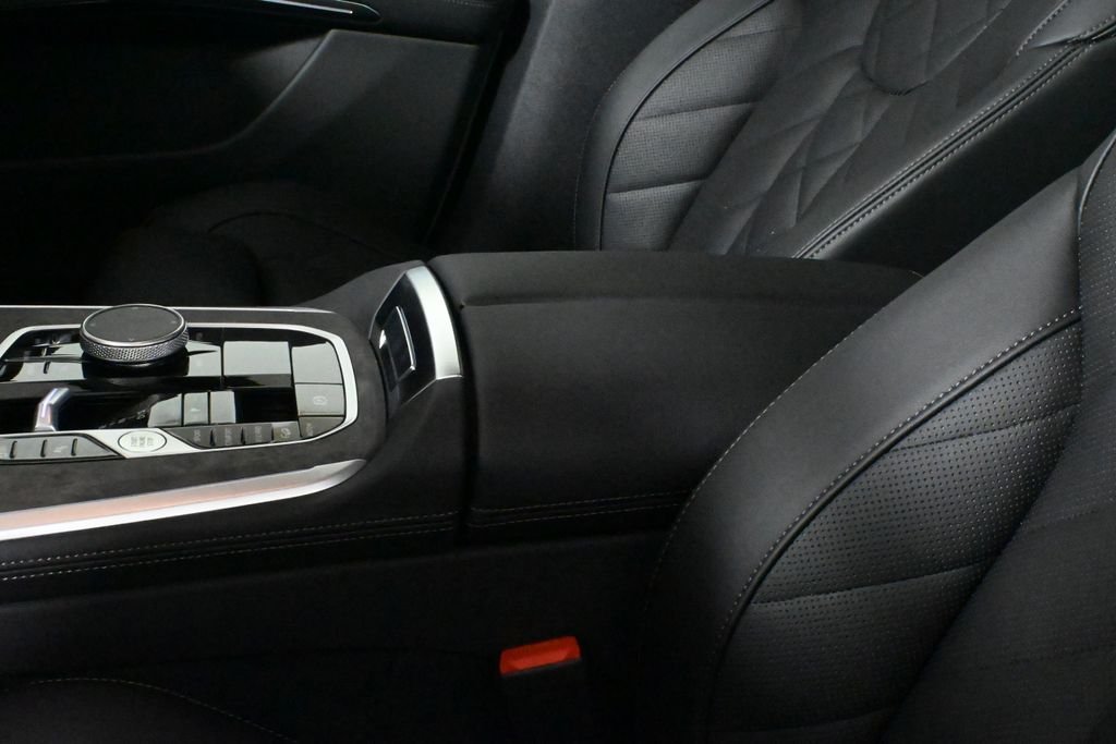 Used 2026 White BMW xDrive40i image 26