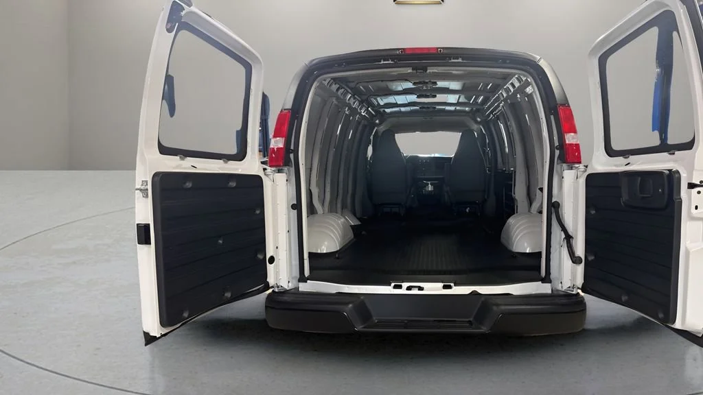 2025 Chevrolet Express Cargo Work Van - Photo 10