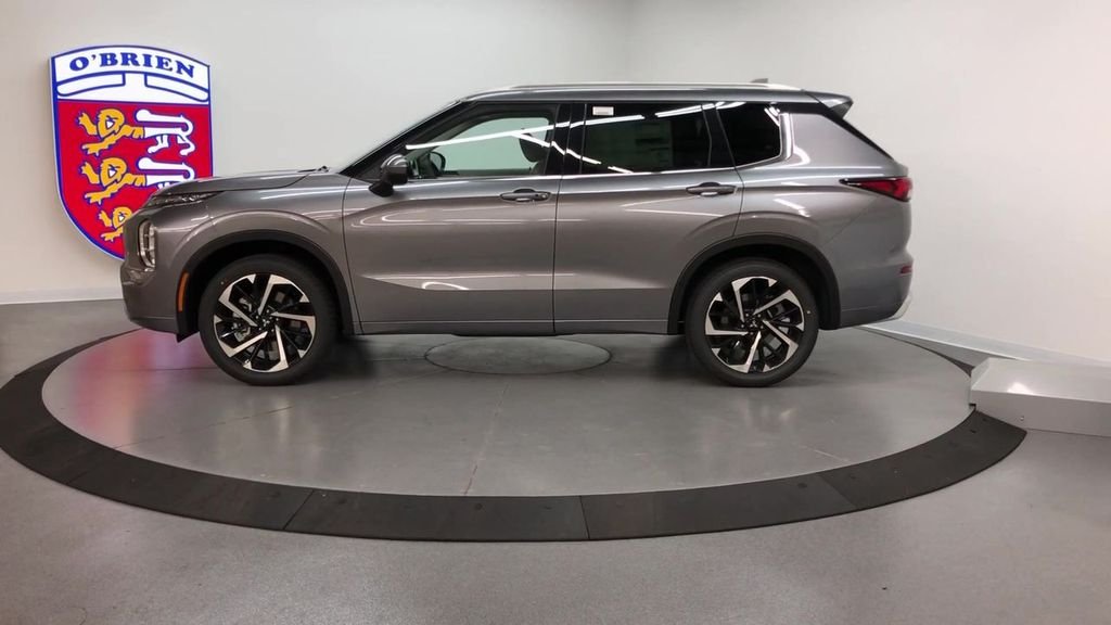 Used 2022 Grey Mitsubishi SEL image 4