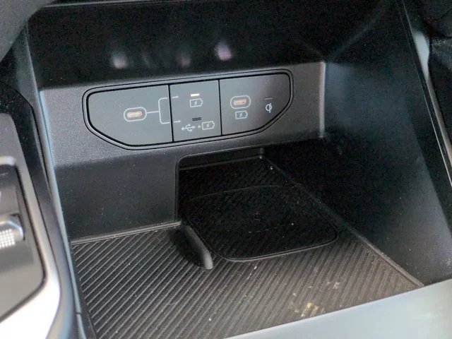 New 2025 Glacial White Pearl Kia S image 22