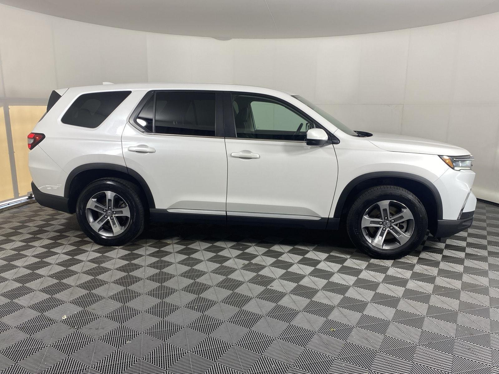 Used 2023 Platinum White Pearl Honda EX-L image 10