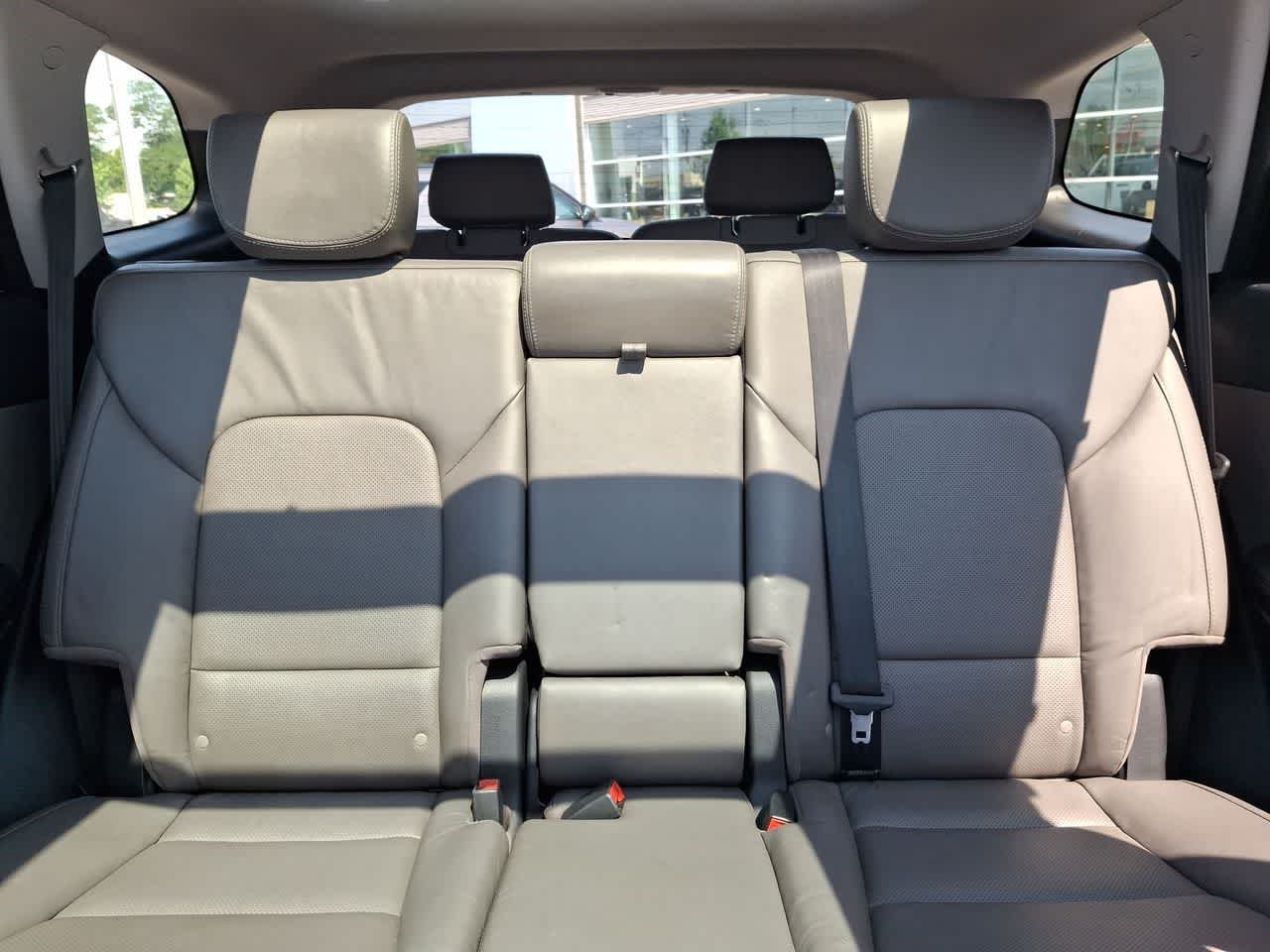 Used 2016 Circuit Silver Hyundai SE image 13
