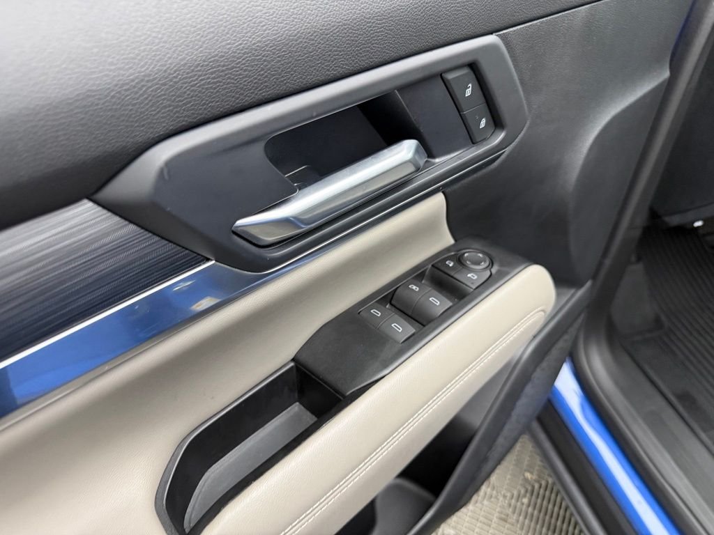 Used 2025 Metallic GMC Elevation image 17