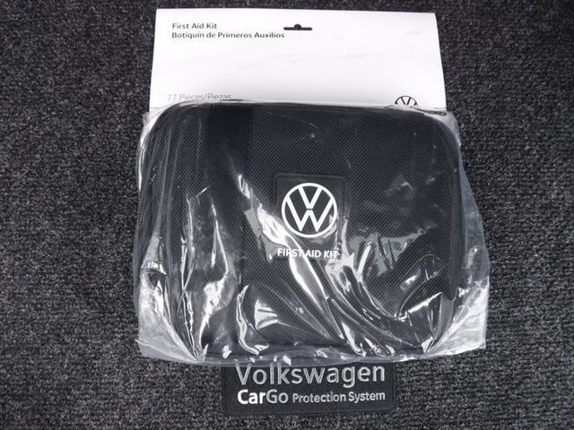 Certified Used 2025 Black Volkswagen 1.5T SE image 34