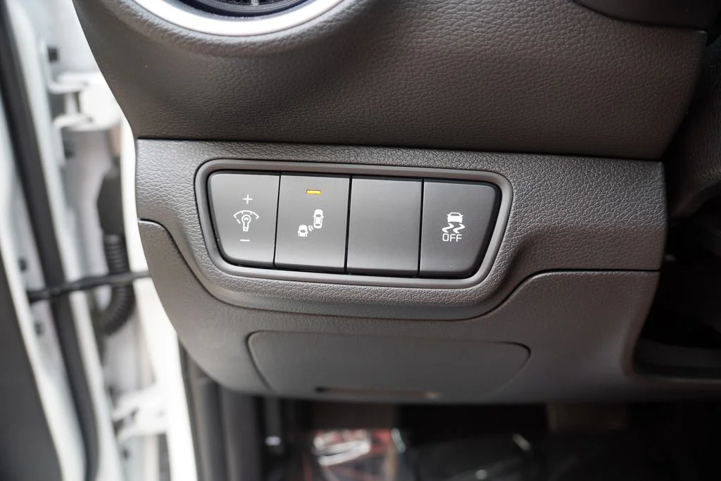 Certified Used 2023 Snow White Pearl Kia LXS image 21