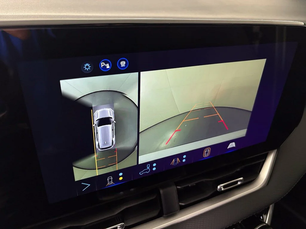 New 2027 Summit White Chevrolet LT image 31