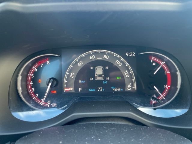 Used 2025  Toyota XLE image 5