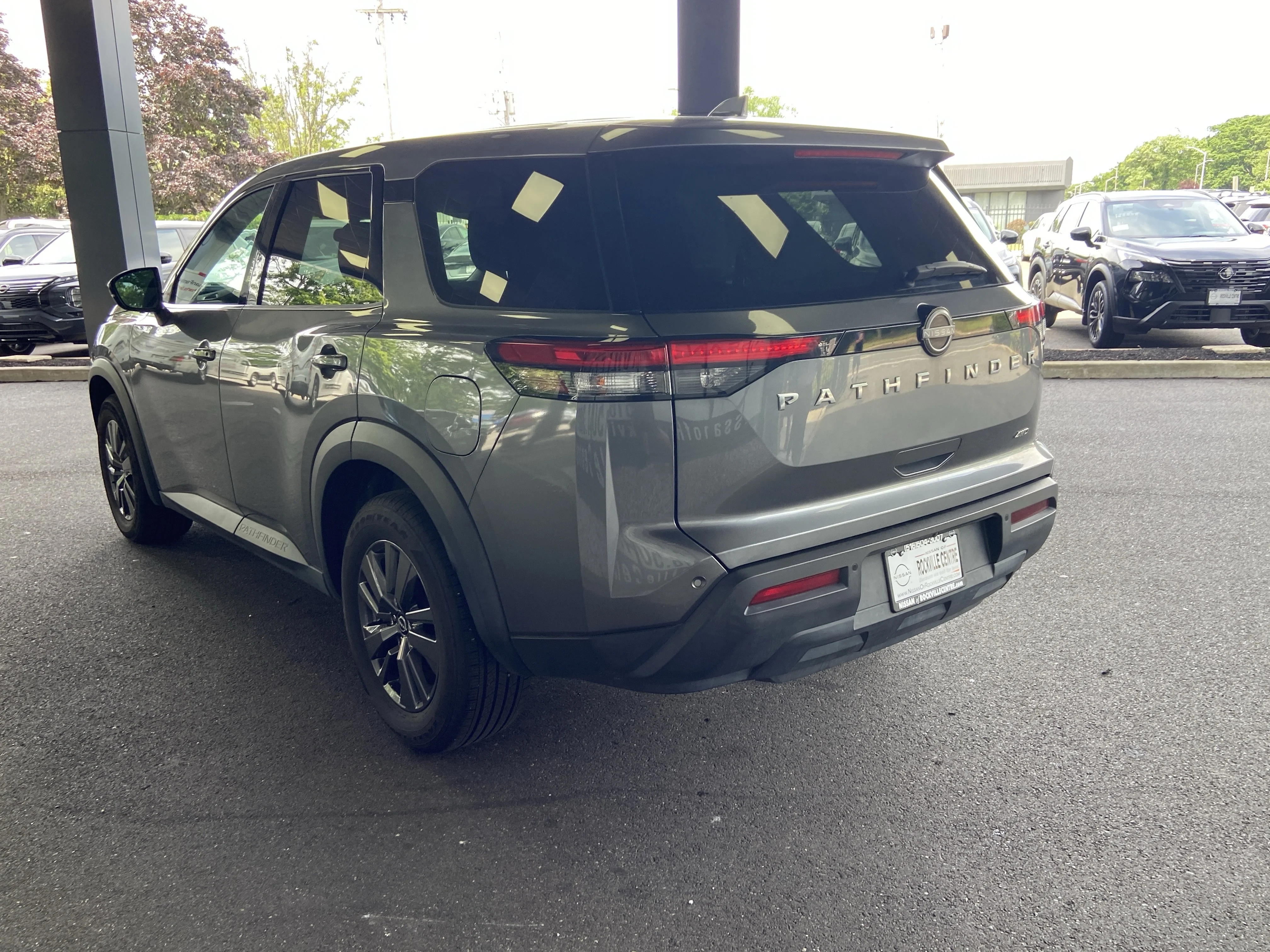 Used 2022 Gun Metallic Nissan S image 7