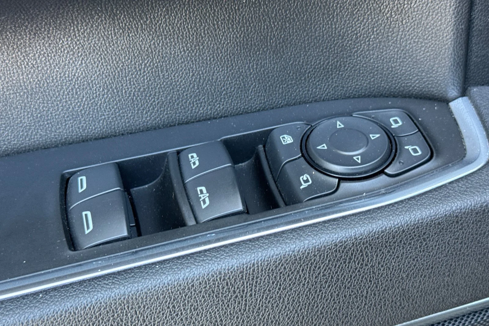 2025 GMC Sierra 1500 SLT - Photo 11