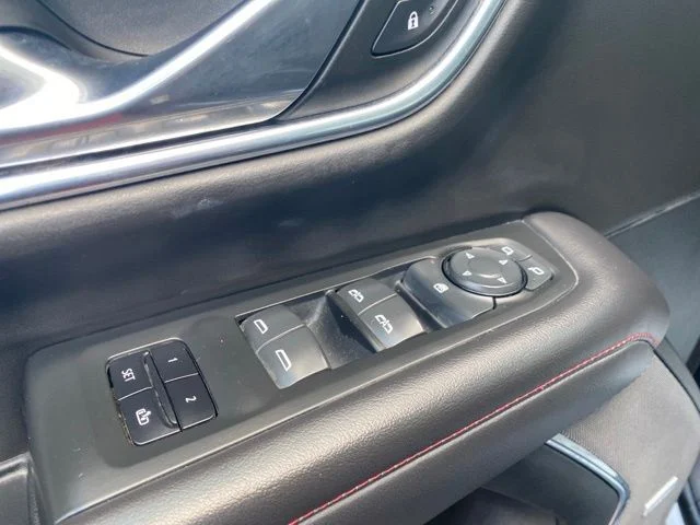 Used 2021  Chevrolet RST image 12