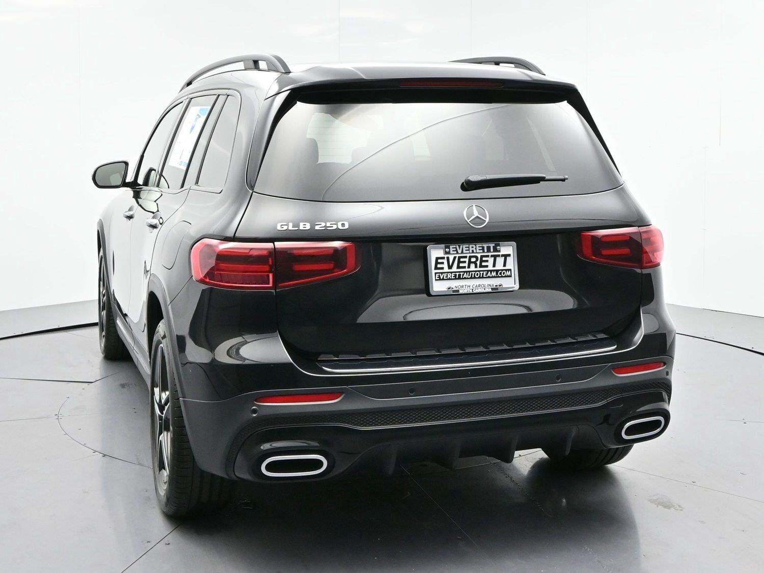 Used 2024 Black Mercedes-Benz GLB 250 image 5