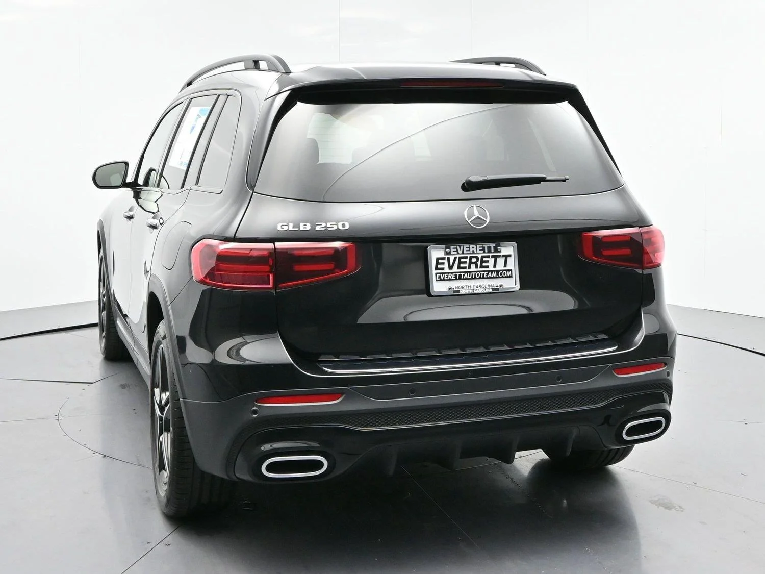 Used 2024 Black Mercedes-Benz GLB 250 image 5