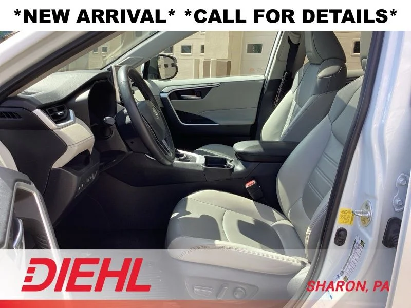 Used 2020 White Toyota XLE Premium image 9
