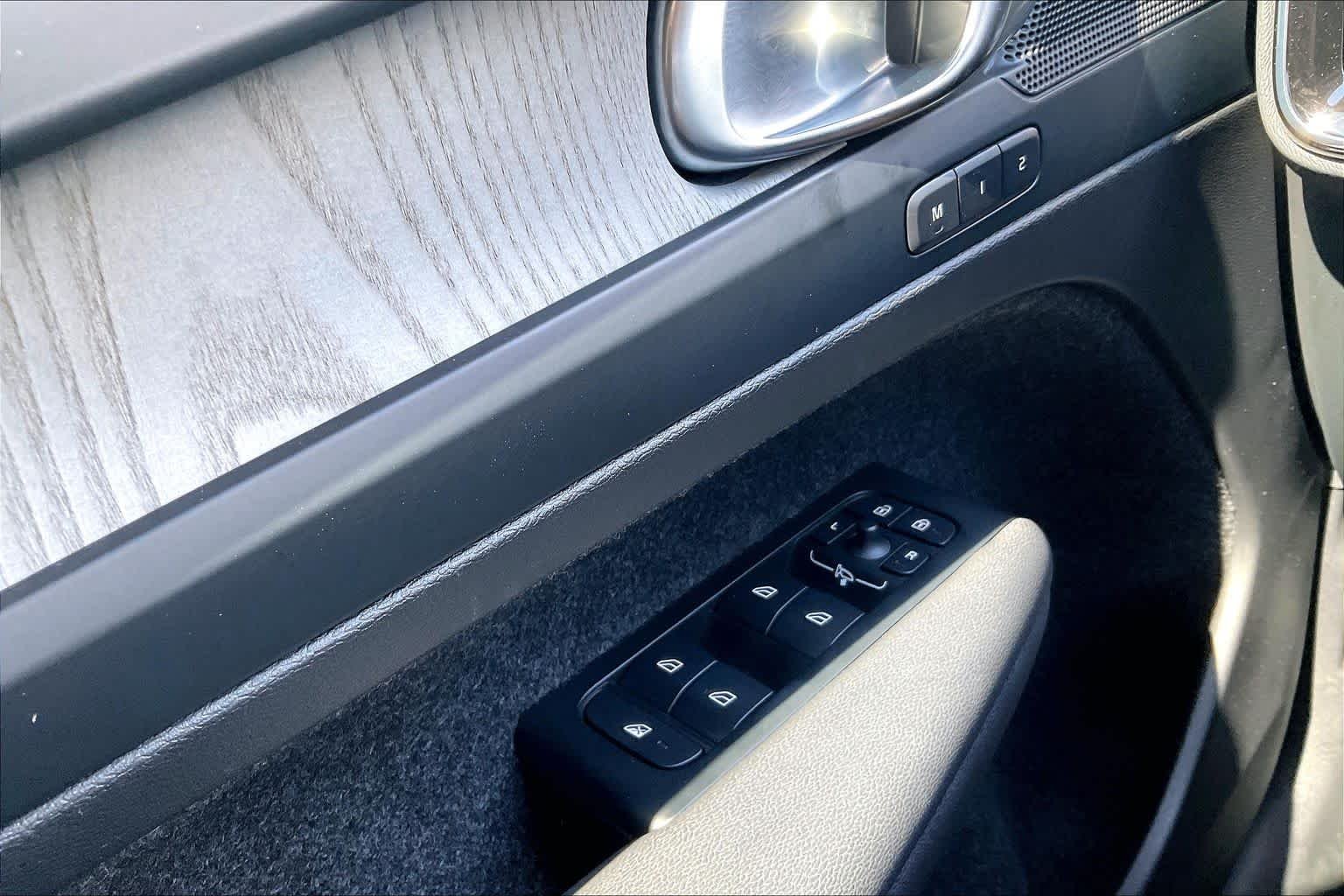 Used 2026 Cloud Blue Volvo Core image 35