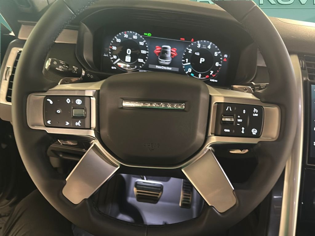 Used 2025 Santorini Black Metallic Land Rover Dynamic SE image 28