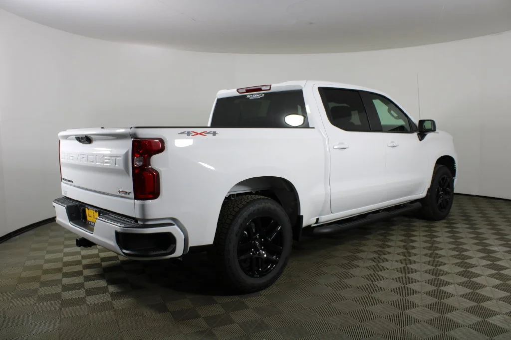 New 2026 Summit White Chevrolet RST image 5