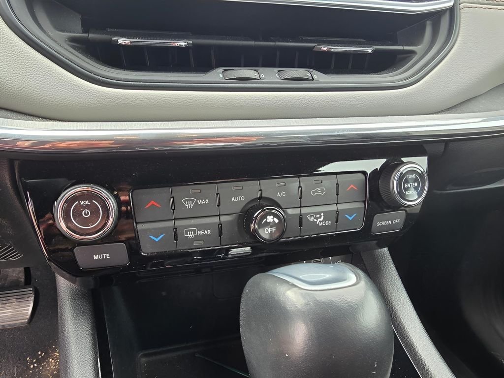 Used 2024 Hydro Blue Pearlcoat Jeep Limited image 19