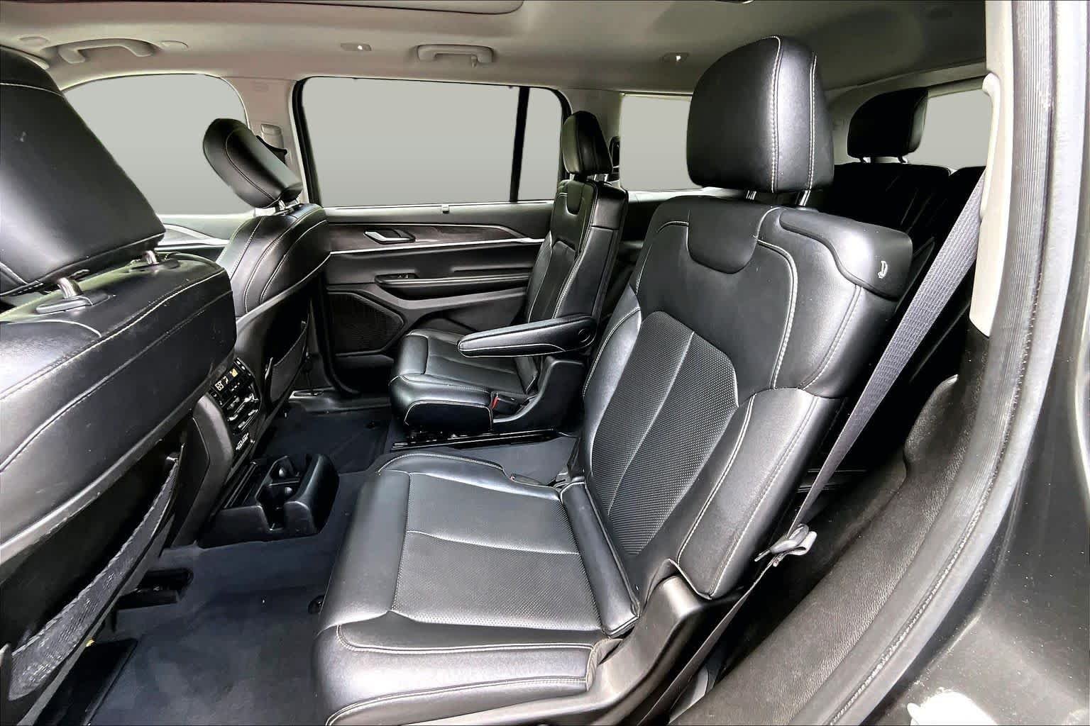 Used 2023 Rocky Mountain Pearlcoat Jeep Limited image 20