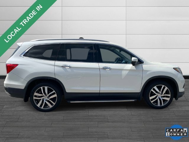 Used 2017 White Honda Touring image 2