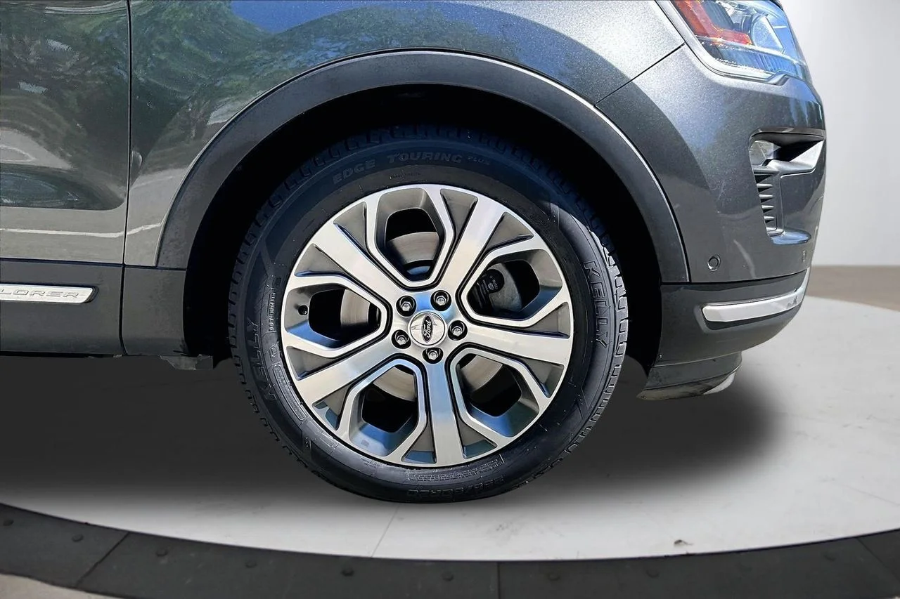 Certified Used 2018 Gray Ford Platinum image 35