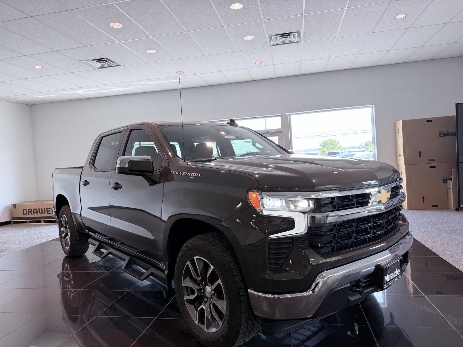 Used 2023 HARVEST BRONZE METALLIC Chevrolet LT image 8
