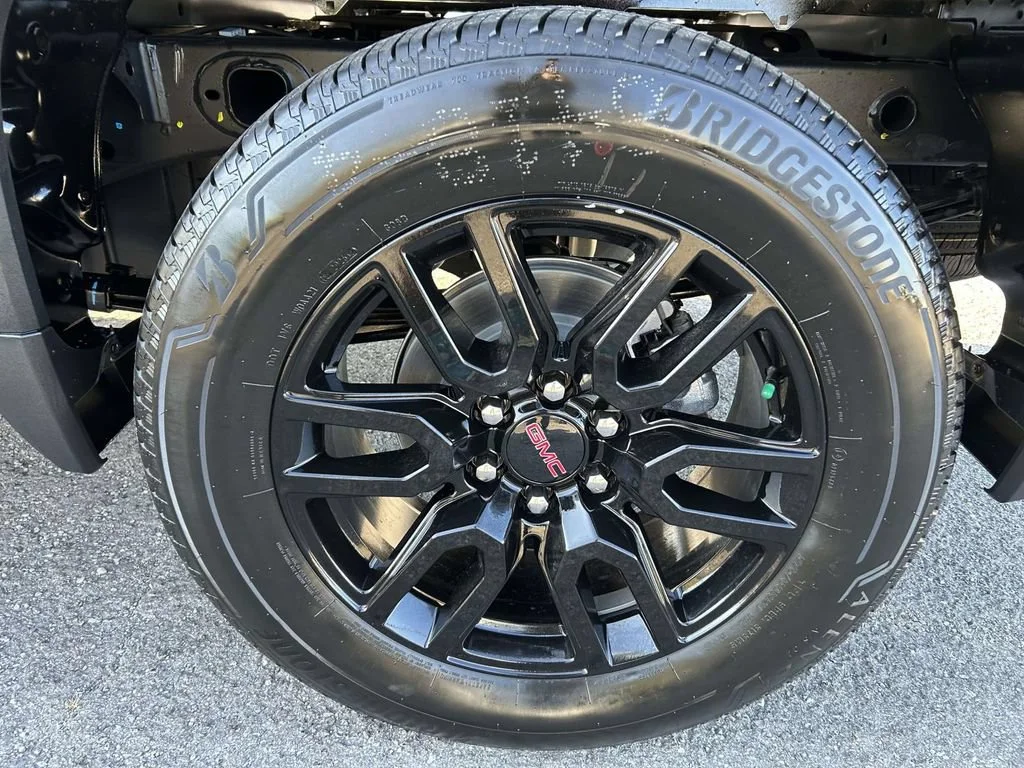 New 2026 Onyx Black GMC Elevation image 10