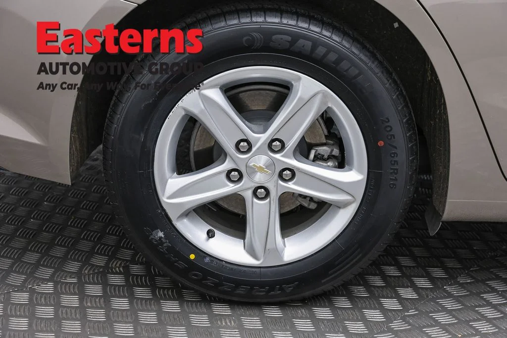 Used 2024 Gray Chevrolet LS image 29