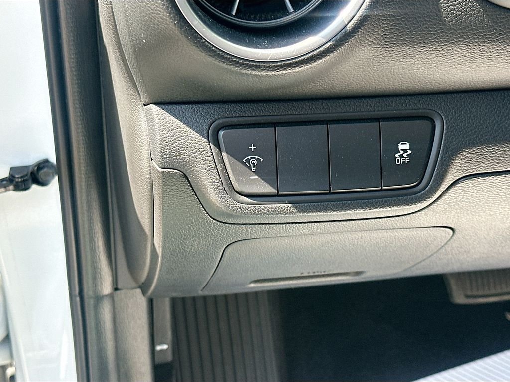 Used 2023 Snow White Pearl Kia LXS image 11