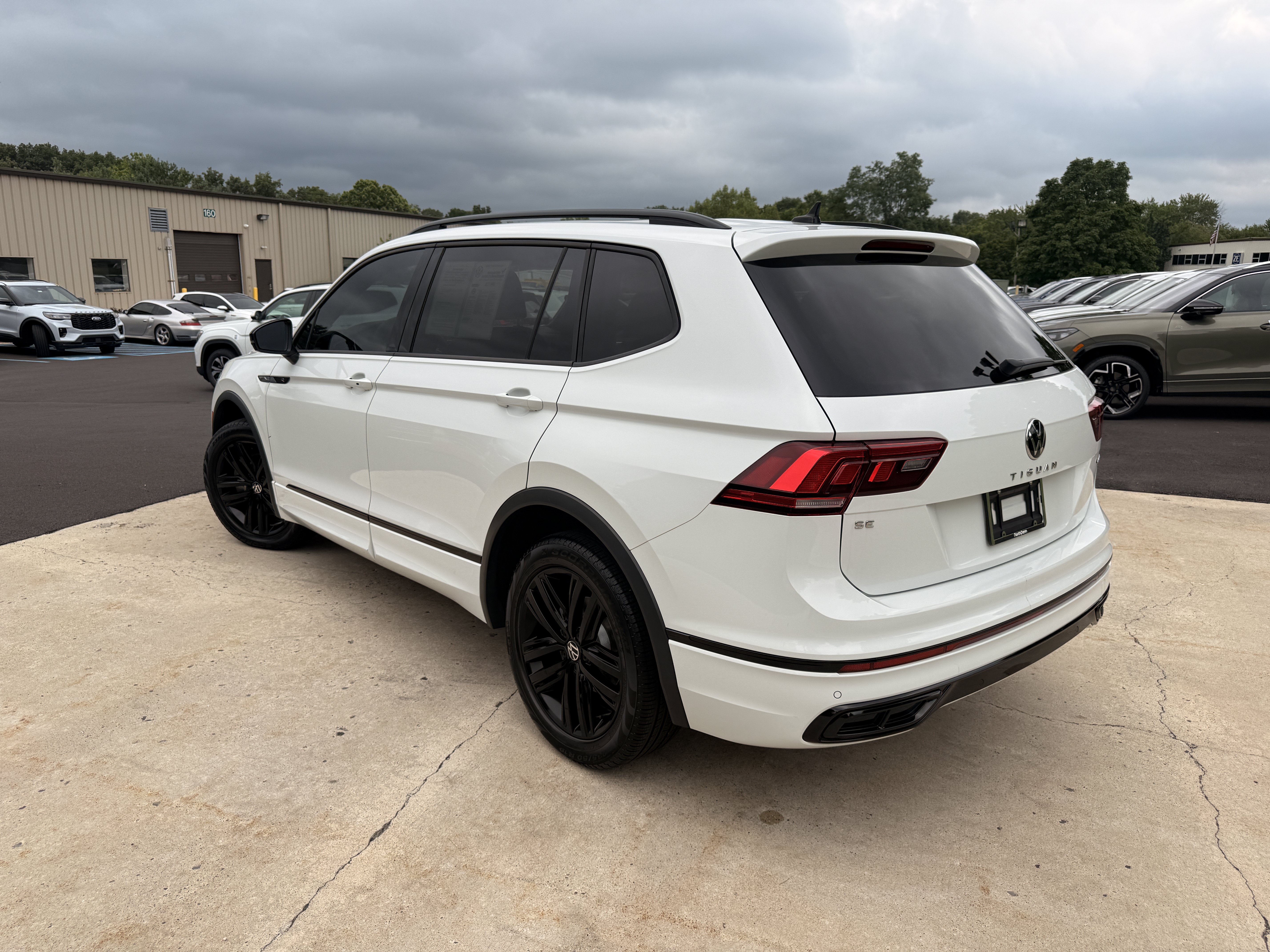 Used 2022  Volkswagen SE R-Line Black image 10