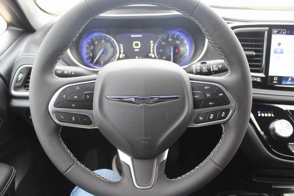 2026 Chrysler Pacifica Select - Photo 17