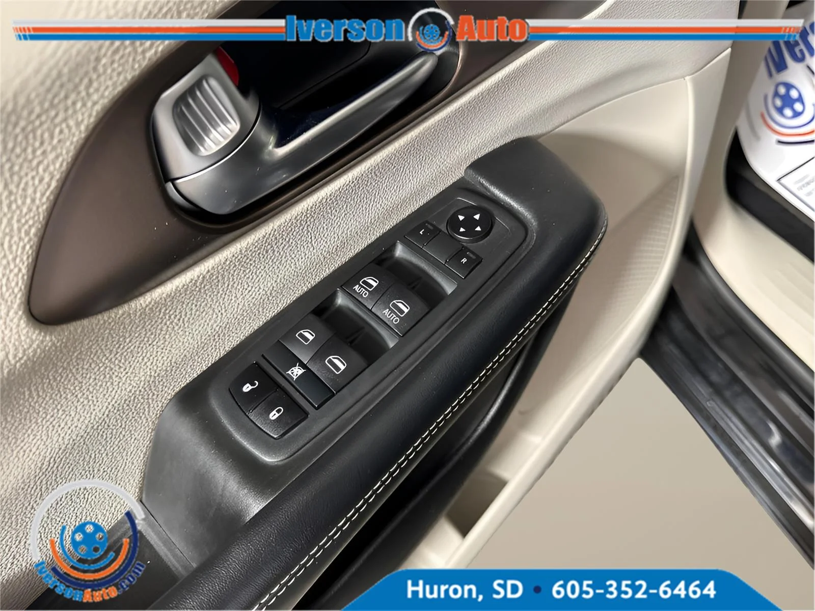 Used 2020 Brilliant Black Crystal Pearlcoat Chrysler LXI image 20