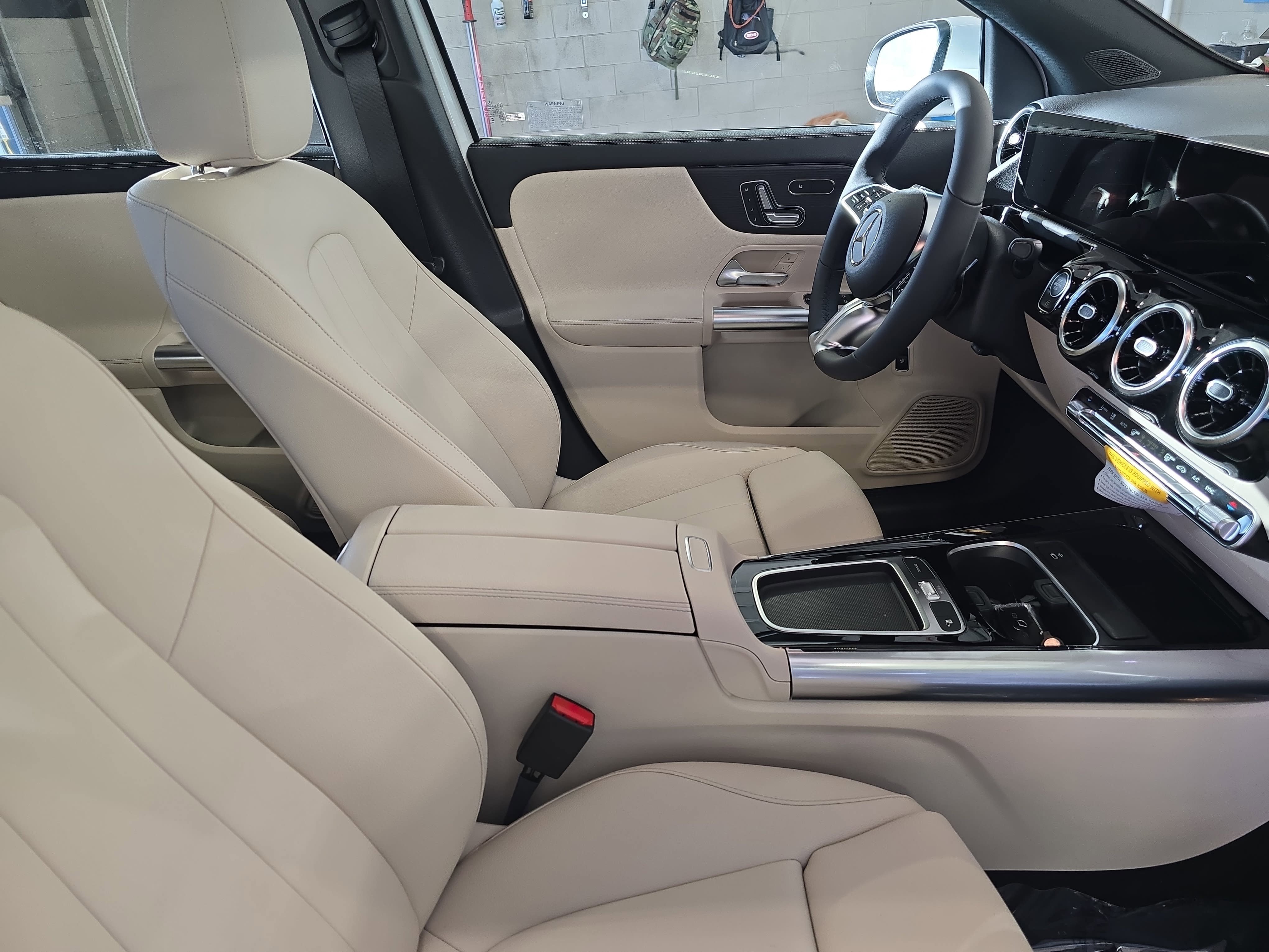 New 2026 Polar White Mercedes-Benz GLA250 image 10