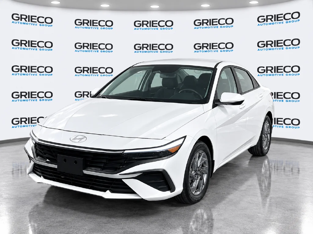 Used 2024 White Hyundai SEL image 3