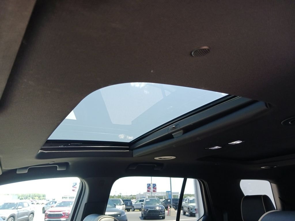 Used 2022 Black Chevrolet Premier image 21