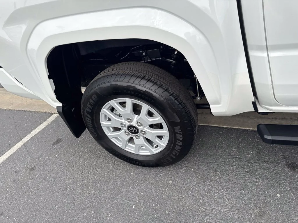 Used 2025 White Toyota SR5 image 21