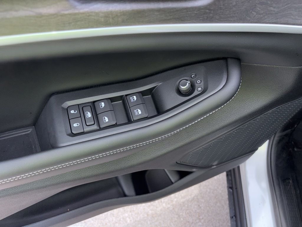 New 2026 Silver Zynith Exterior Paint Jeep Laredo image 22