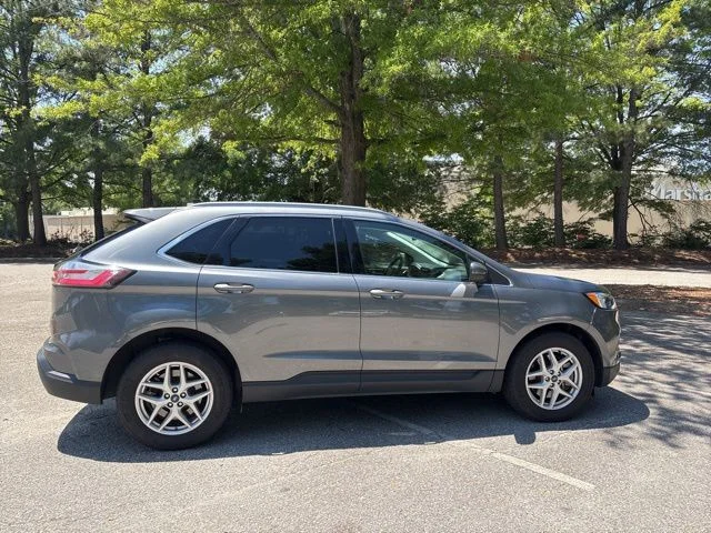 Used 2022 Gray Ford SEL image 7