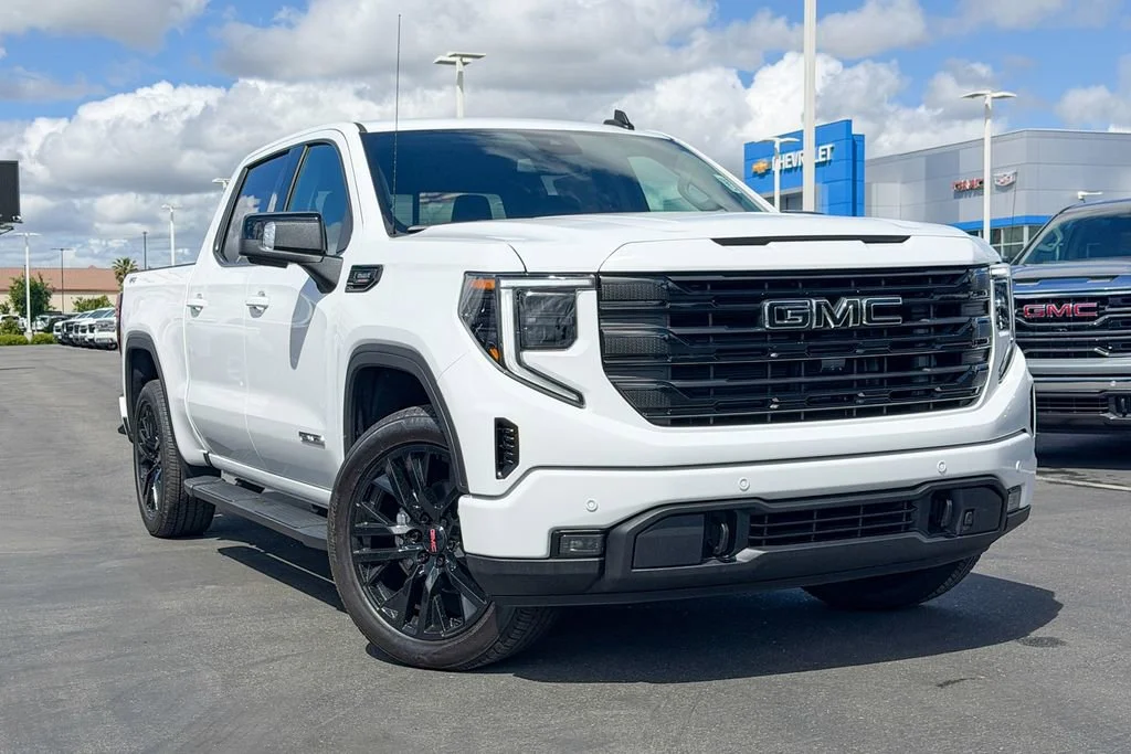 New 2026 Summit White GMC Elevation image 1