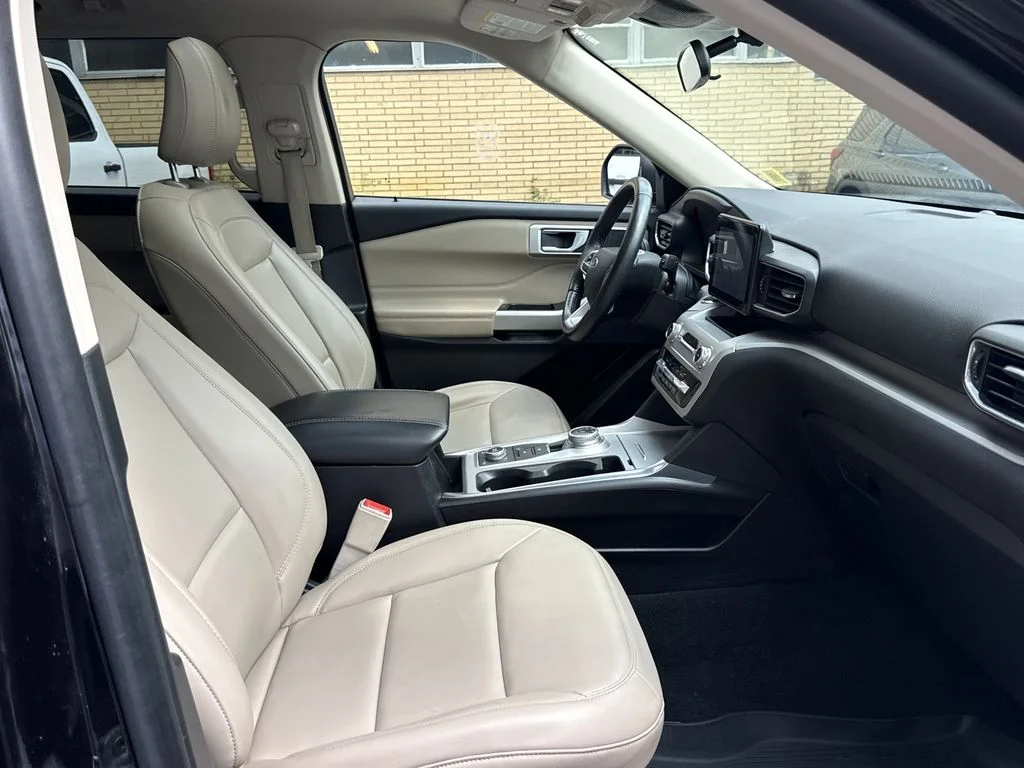 Used 2023 Agate Black Metallic Ford XLT image 29