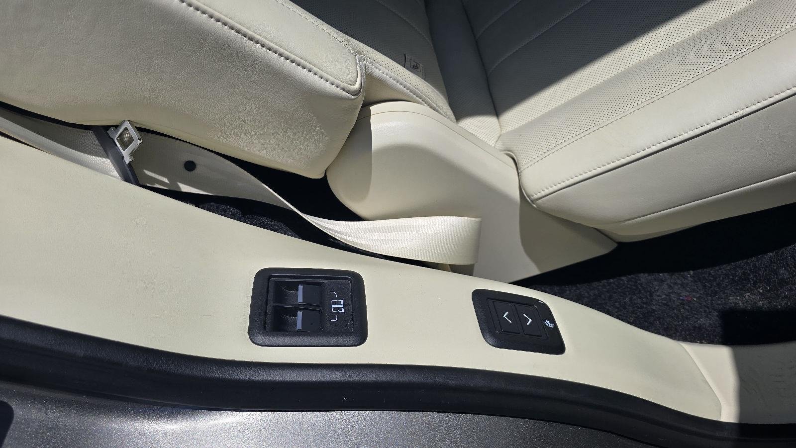 Used 2023 Silicon Silver Land Rover P530 V8 SE 7 Seats image 9