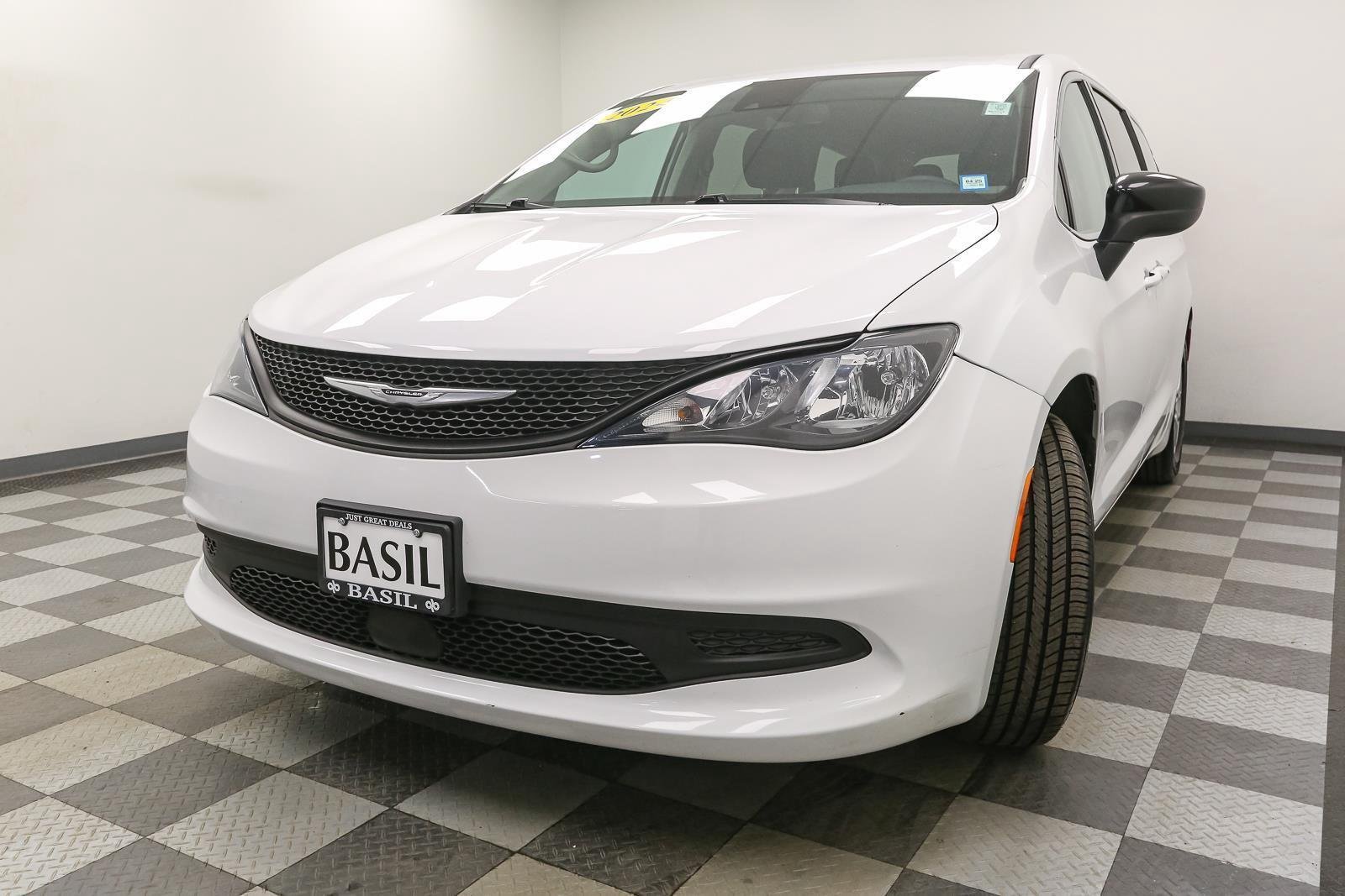Used 2024 Bright White Clearcoat Chrysler LX image 4