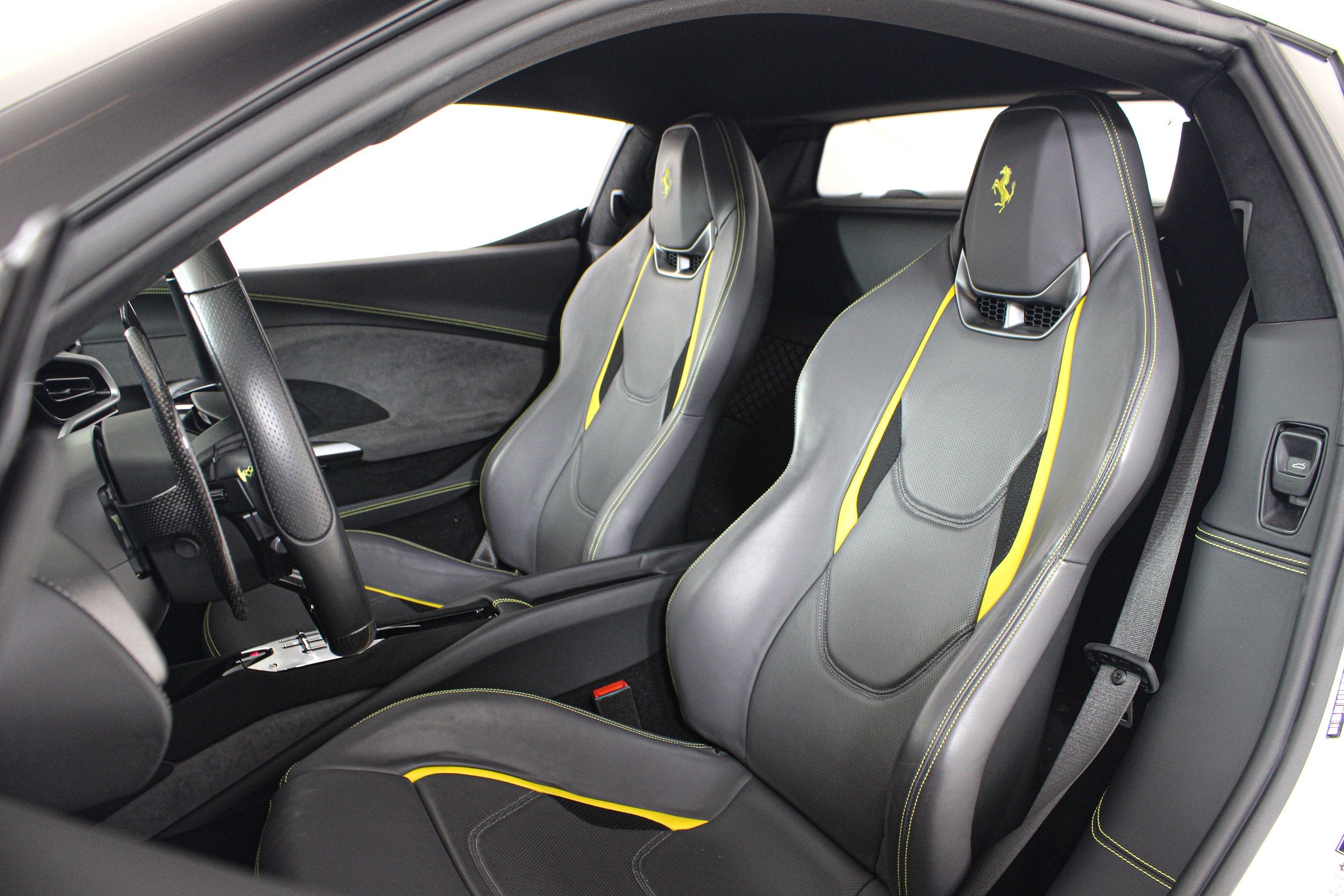Used 2025 Bianco Cervino Ferrari  image 36
